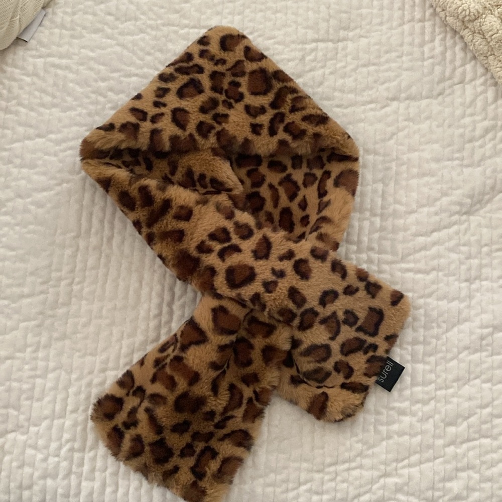 Leopard Print Scarf - Picture 2 of 3